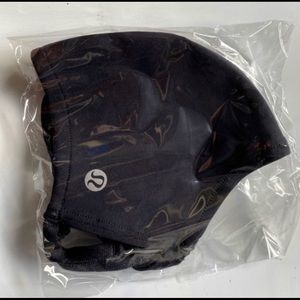 (1) Lululemon Black Face Mask New in box